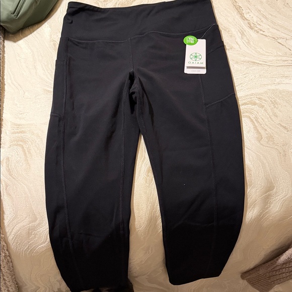 Gaiam Black Tap Shoe Capri Leggings - Picture 2 of 4